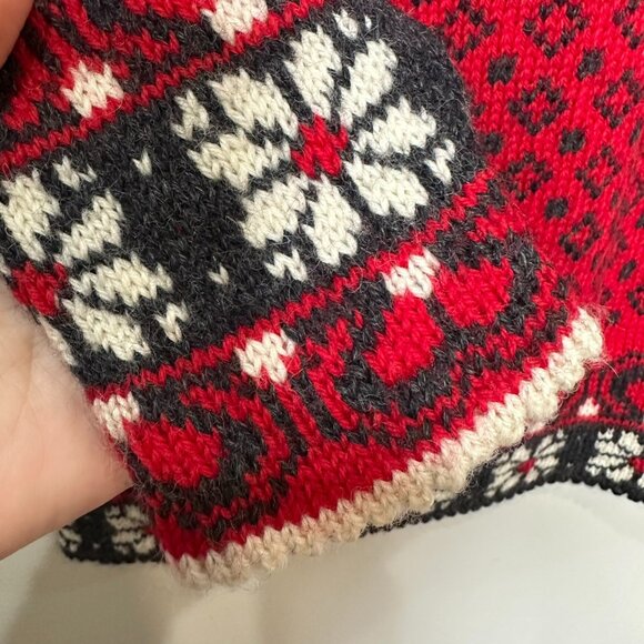 DALE of NORWAY Men's Haukeli Pure Wool Sweater Size Large Red Pewter Clasp - Picture 4 of 11